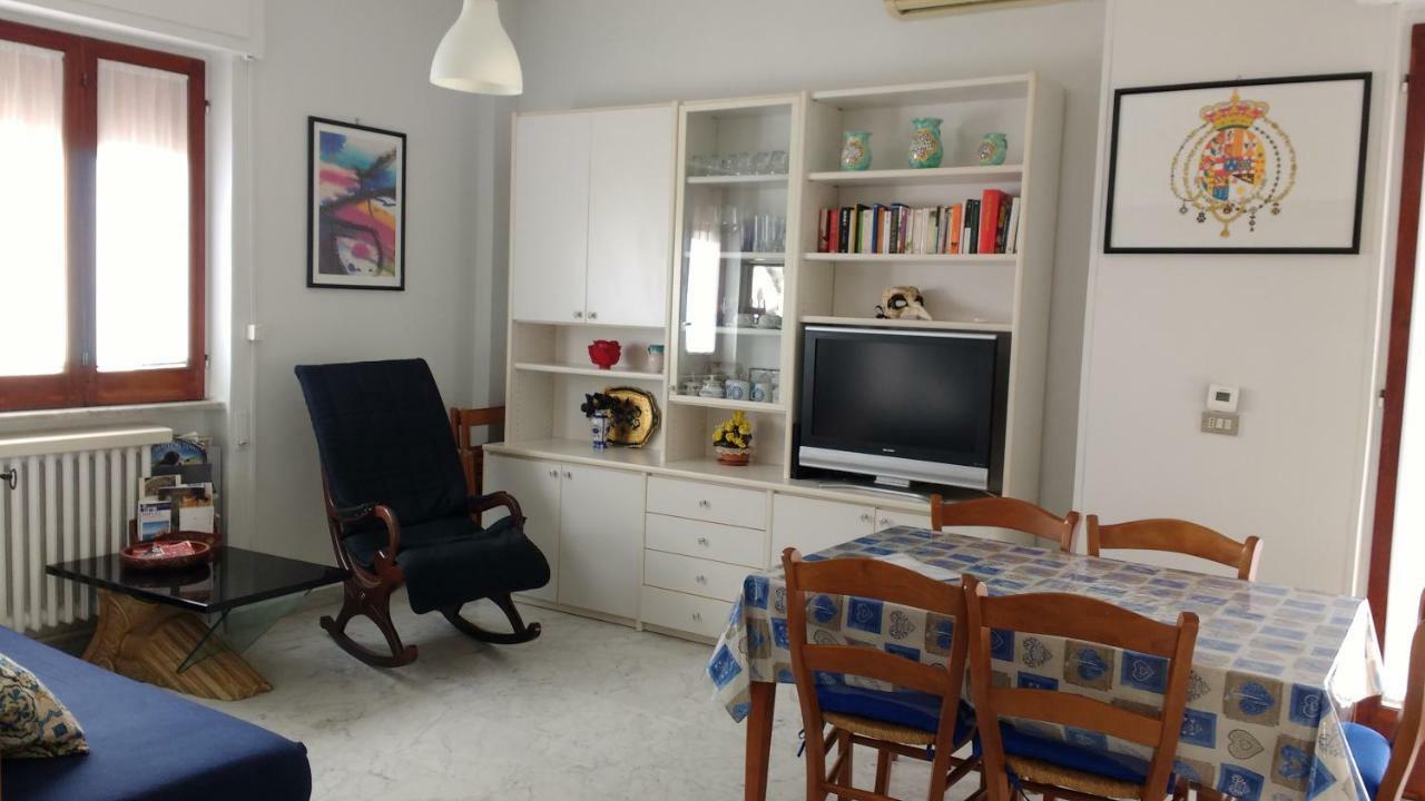 Ferienwohnung Residenza Carlo Di Borbone Caserta Exterior foto